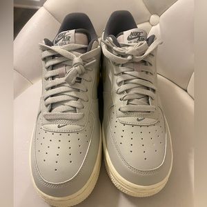 Nike Air Force 1 Low '07
Jewel Light Bone Coconut Milk